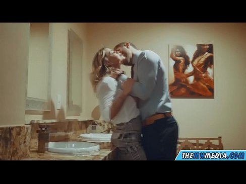 ❤️ когда грудастая блондинка соблазняет тебя в общественном туалете ❤️❌ Красивое порно у нас